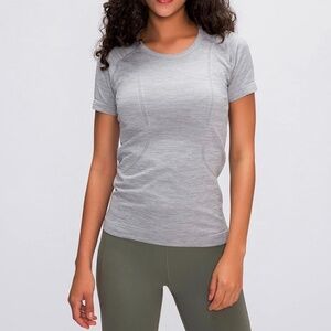 LUYAA Women’s Workout Sweat Wicking Athletic Top Light Gray Size Medium Like New